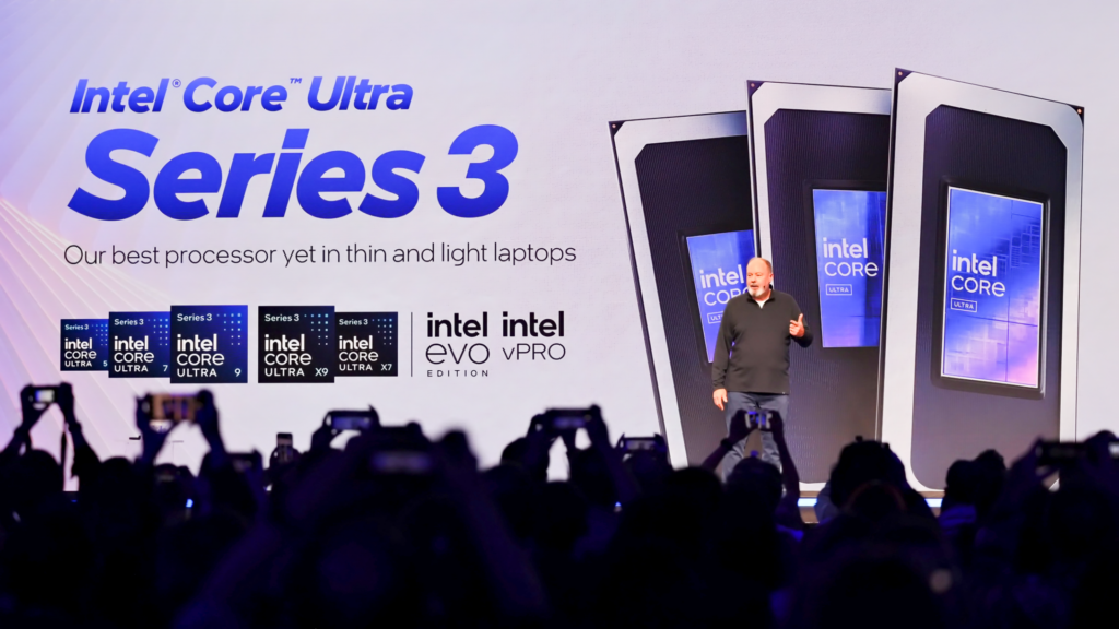 Chip Intel Core Ultra Series 3 destacando o processo de fabricação Intel 18A apresentado na CES 2026 como plataforma de AI PC mais adotada do mercado.
