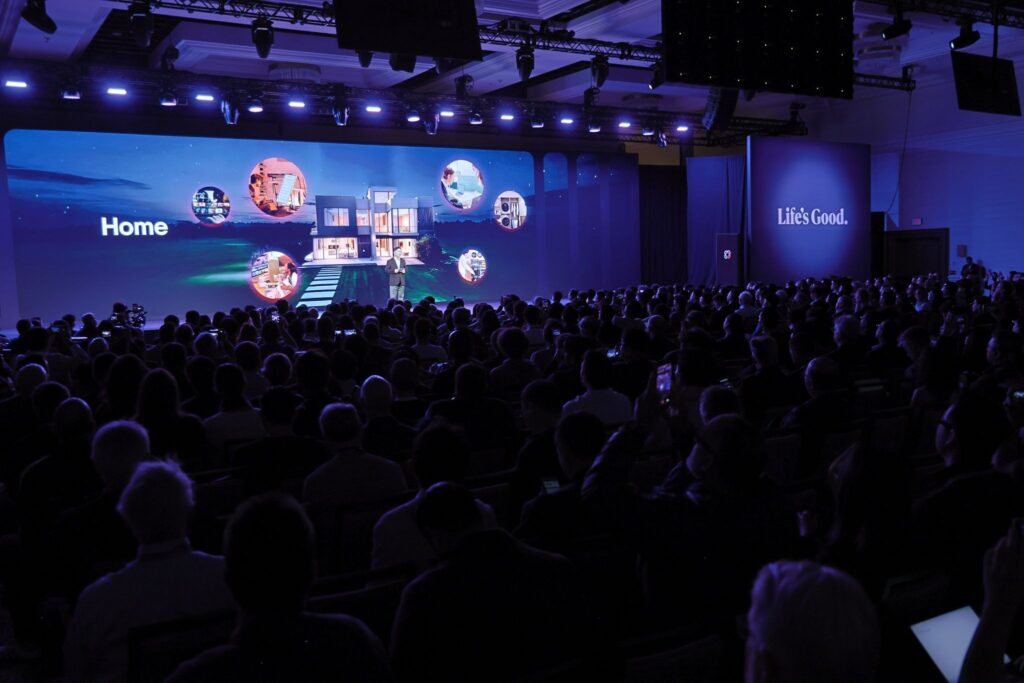 Pavilhão CES Foundry na CES 2026 dedicado a inteligência artificial e
computação quântica, com demos e sessões ao vivo.